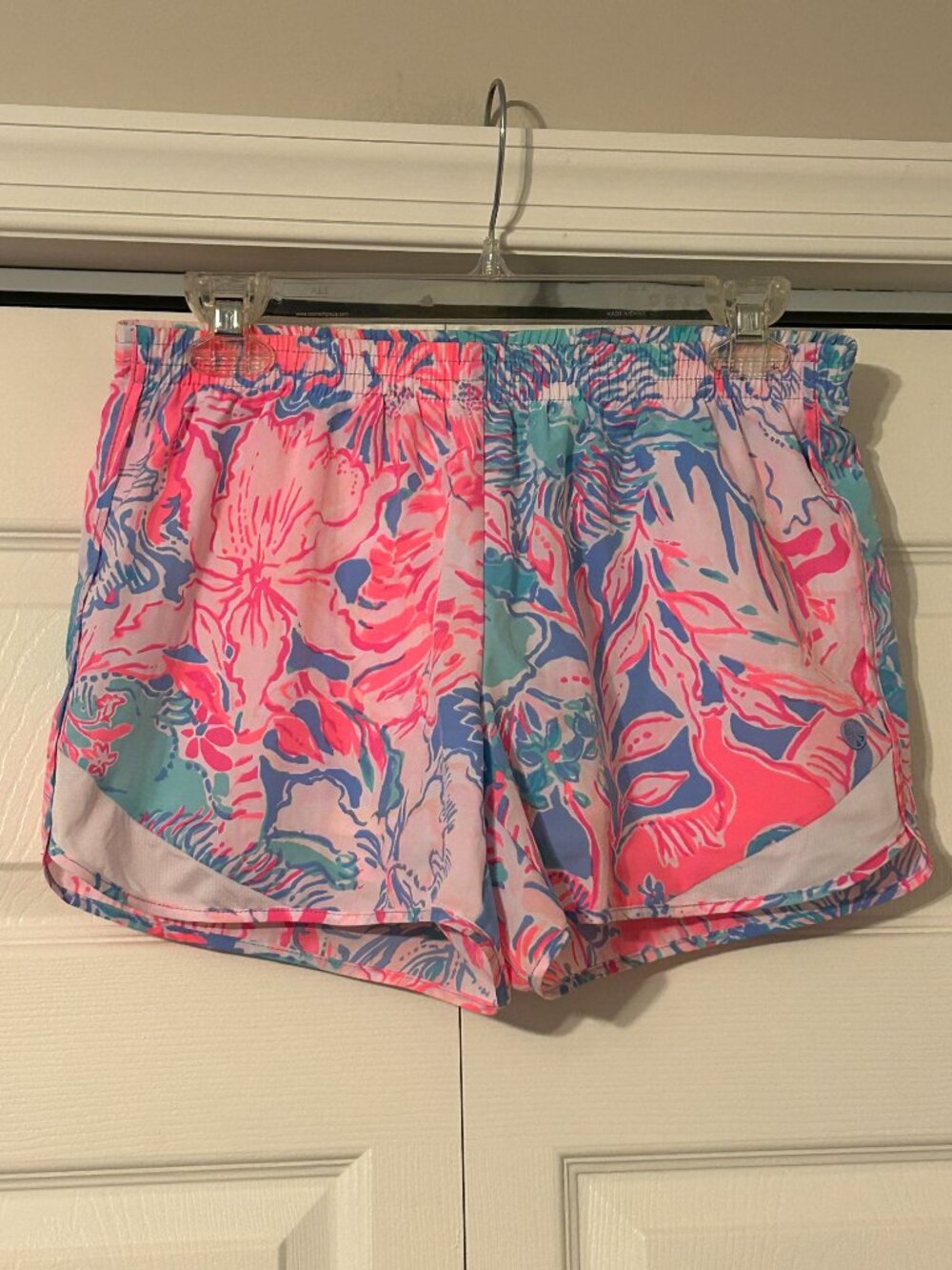 LILLY PULITZER LUXLETIC Sz S Light Blue & Pink Ocean Trail Athletic Shorts